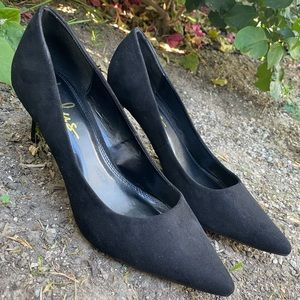 •Lulu’s• Black Suede Pointy-Toe Kitten Heels